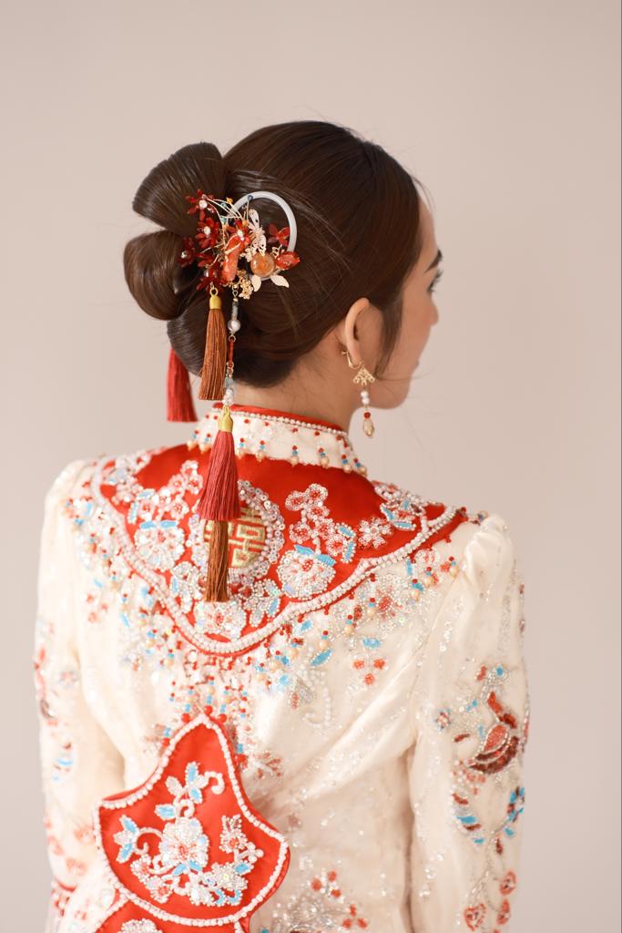 A woman in traditional Chinese attire gazes downward, embodying grace and cultural heritage.